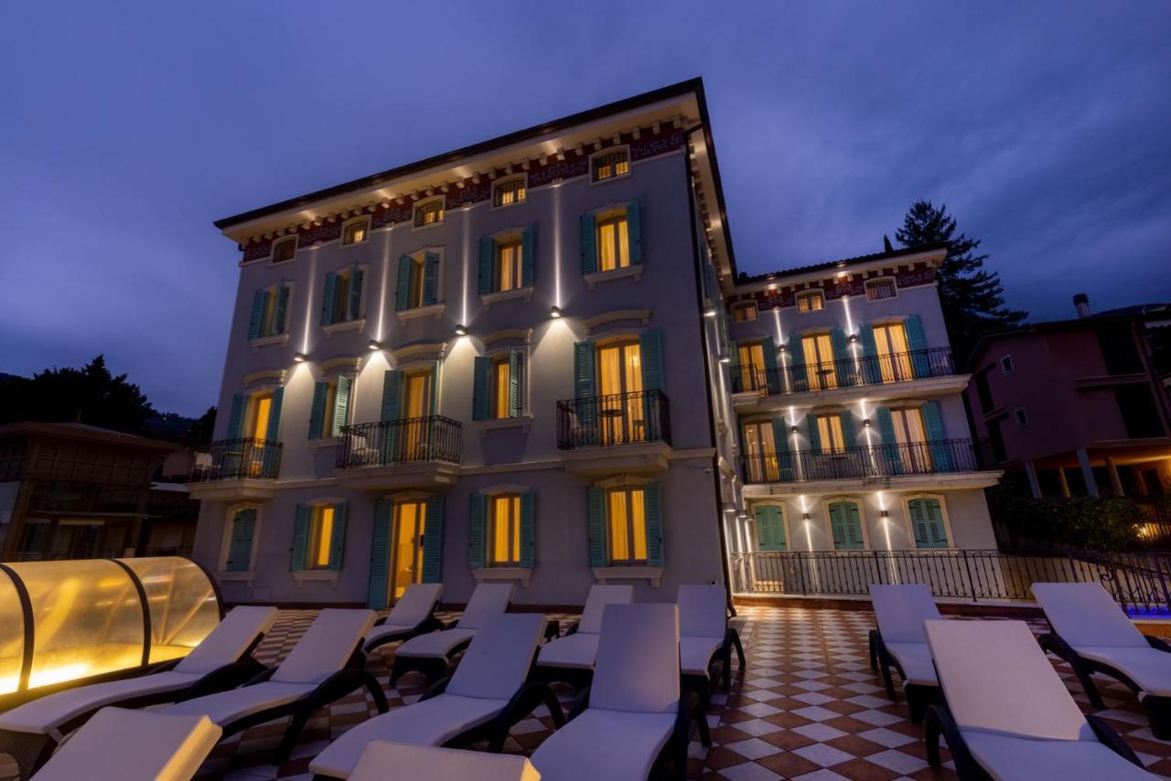 Gardone Palace Hotel การ์โดเน ริเวียรา ภายนอก รูปภาพ