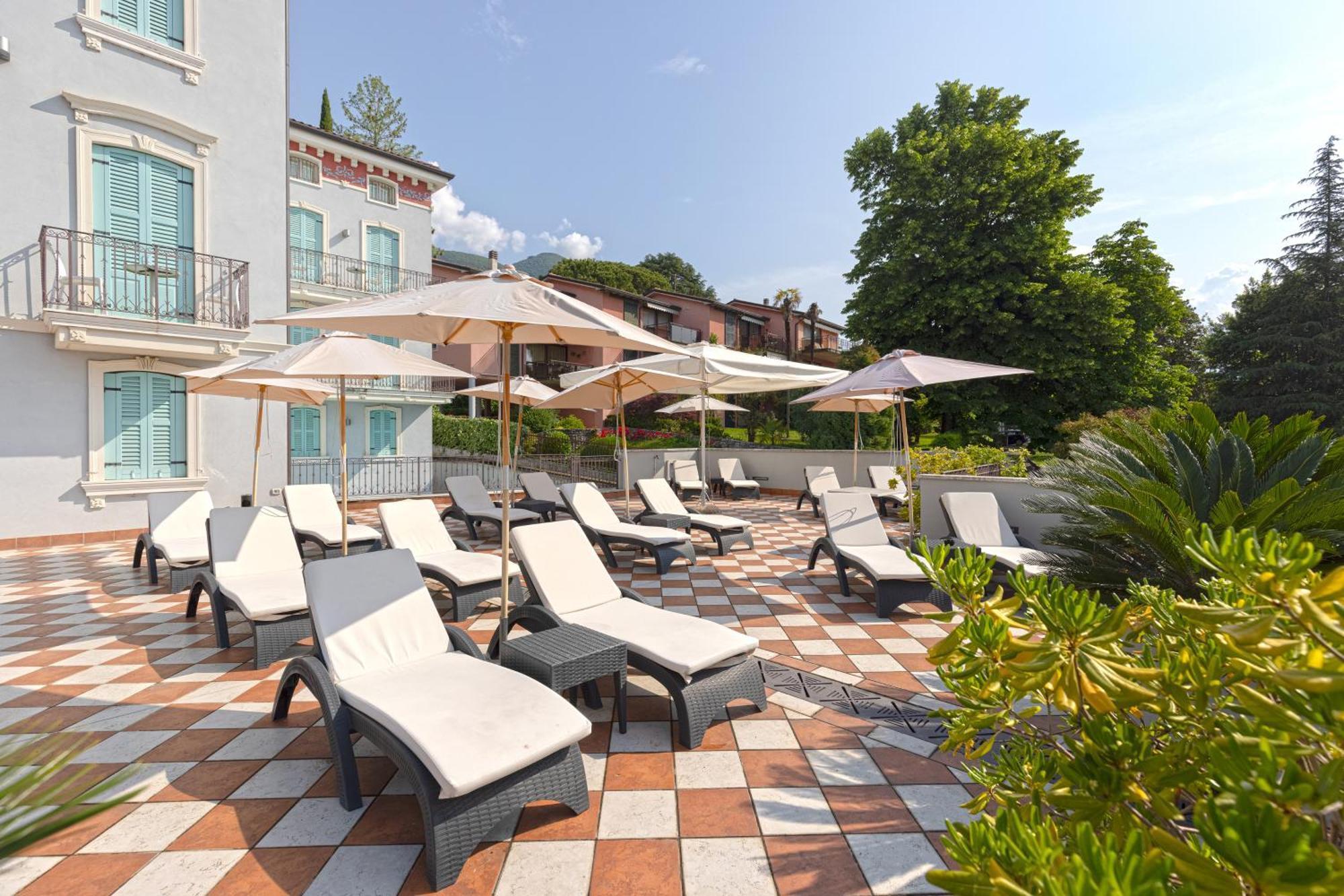 Gardone Palace Hotel การ์โดเน ริเวียรา ภายนอก รูปภาพ
