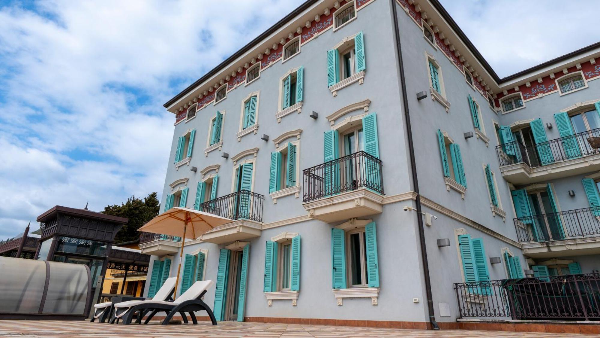 Gardone Palace Hotel การ์โดเน ริเวียรา ภายนอก รูปภาพ