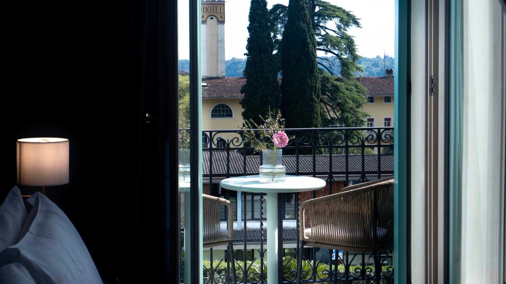 Gardone Palace Hotel การ์โดเน ริเวียรา ภายนอก รูปภาพ